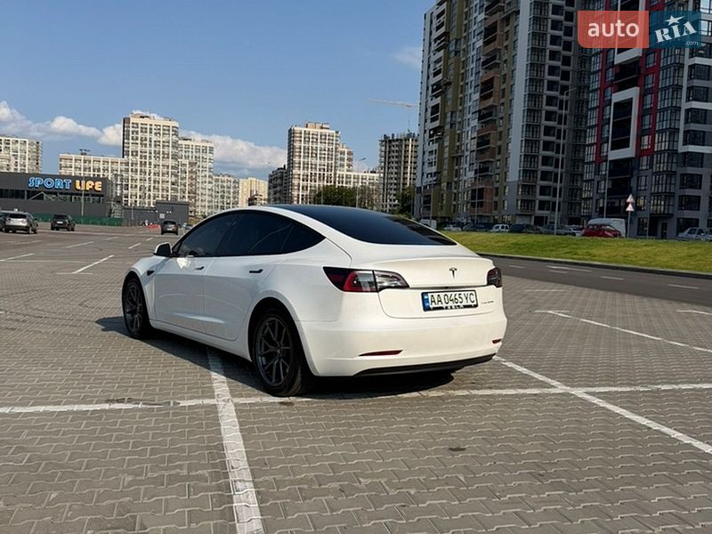 Седан Tesla Model 3 2022 в Києві