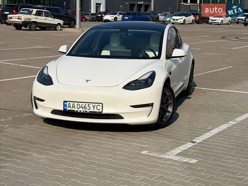Седан Tesla Model 3 2022 в Києві