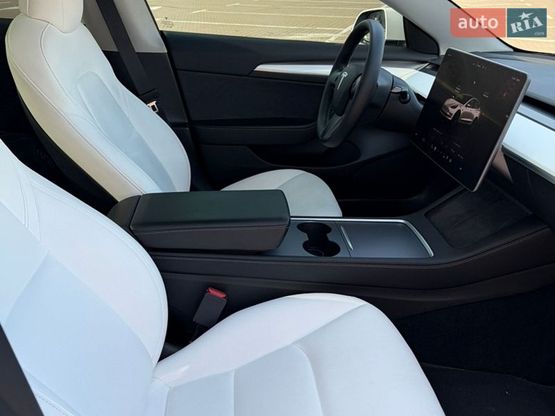 Седан Tesla Model 3 2022 в Києві