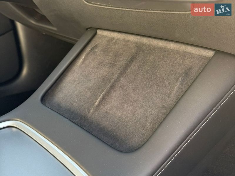 Седан Tesla Model 3 2022 в Києві