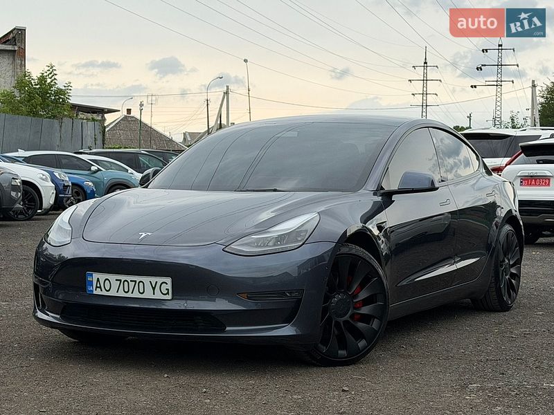 Седан Tesla Model 3 2021 в Ужгороді