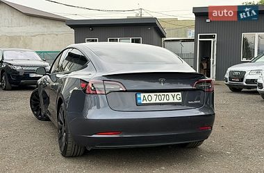 Седан Tesla Model 3 2021 в Ужгороді