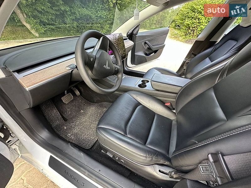 Седан Tesla Model 3 2021 в Львові