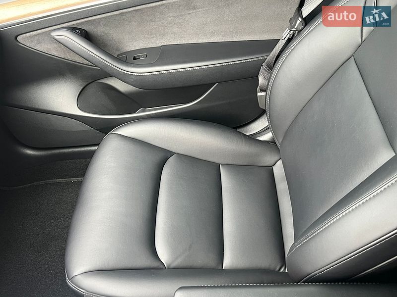 Седан Tesla Model 3 2022 в Києві