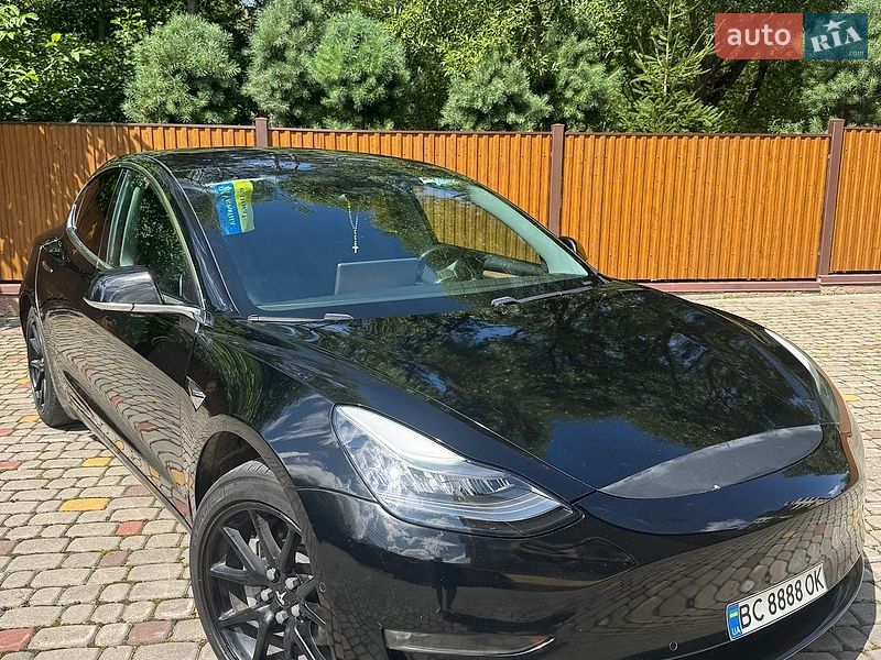 Седан Tesla Model 3 2018 в Трускавце