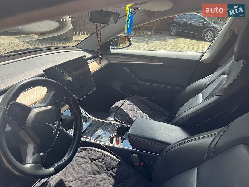 Седан Tesla Model 3 2018 в Трускавце