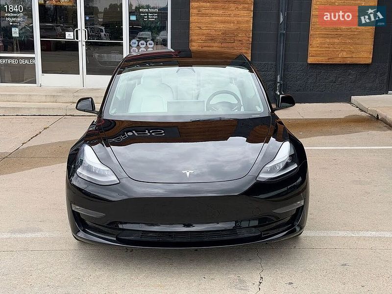 Седан Tesla Model 3 2022 в Львові