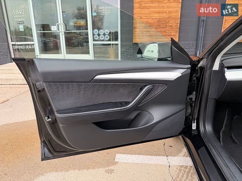 Седан Tesla Model 3 2022 в Львові