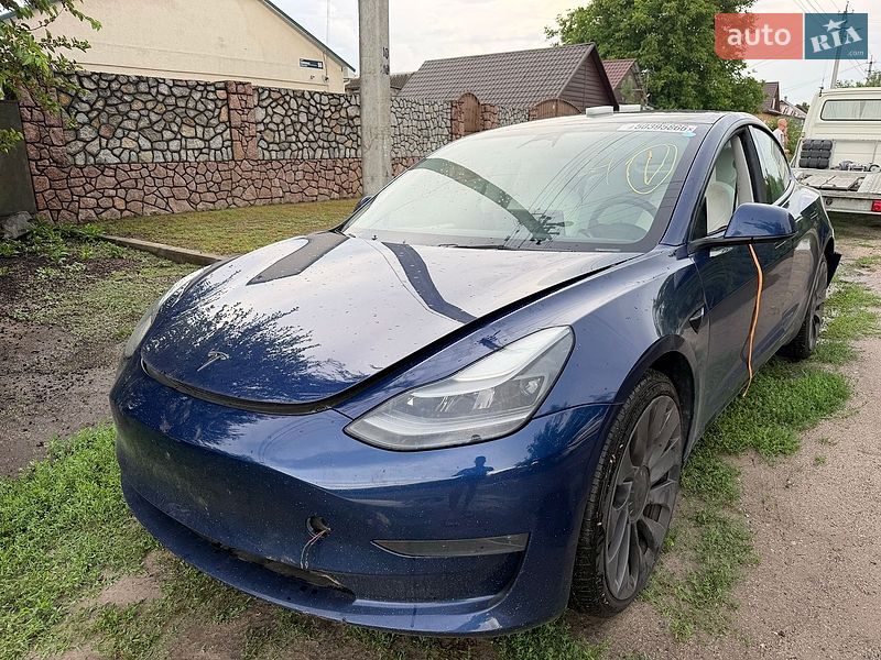 Седан Tesla Model 3 2023 в Кропивницком