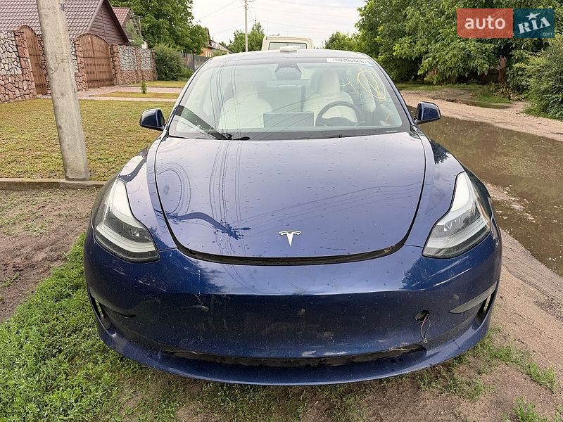 Седан Tesla Model 3 2023 в Кропивницком
