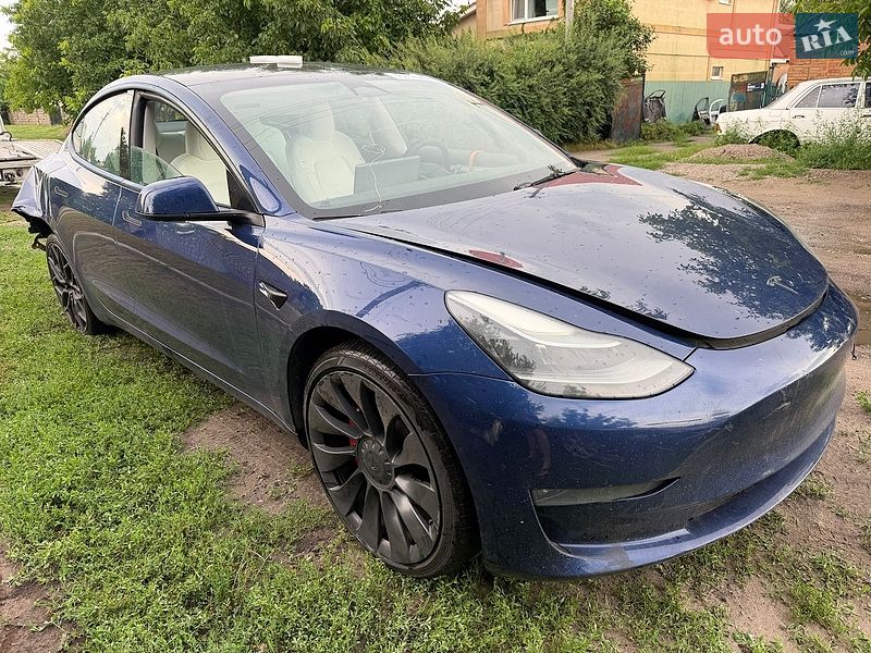 Седан Tesla Model 3 2023 в Кропивницком