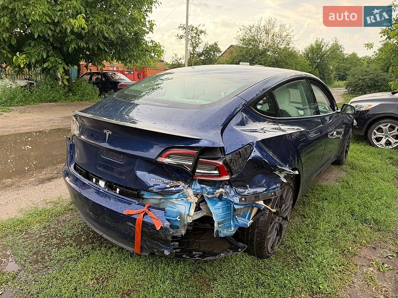 Седан Tesla Model 3 2023 в Кропивницком