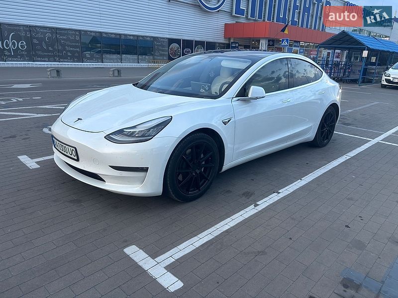 Седан Tesla Model 3 2020 в Борисполе