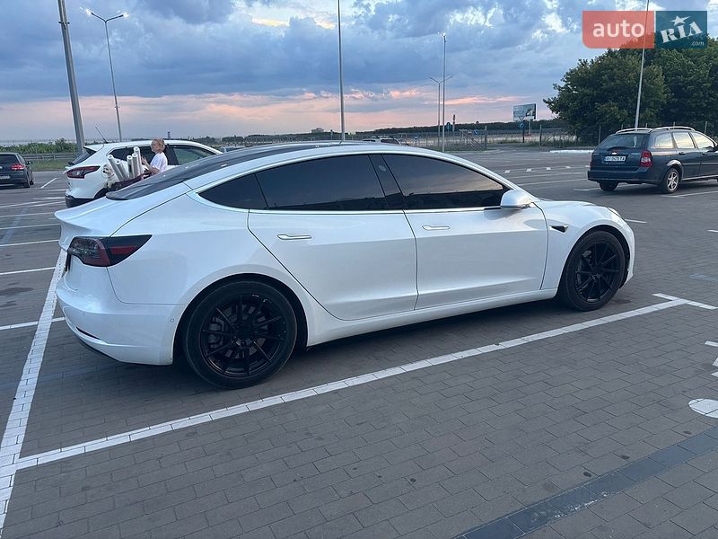 Седан Tesla Model 3 2020 в Борисполе