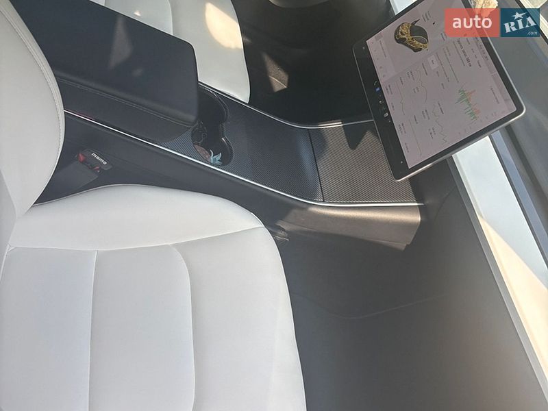 Седан Tesla Model 3 2020 в Борисполе