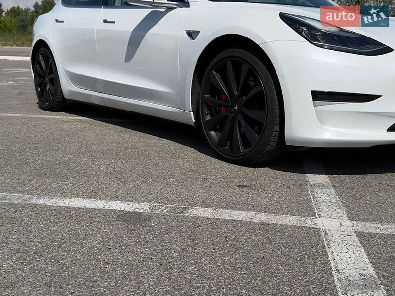 Седан Tesla Model 3 2019 в Києві