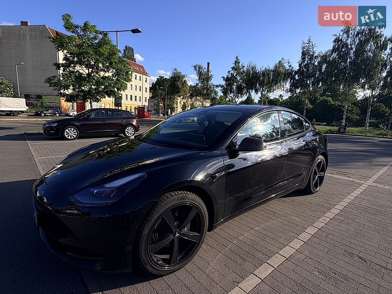 Седан Tesla Model 3 2023 в Львове