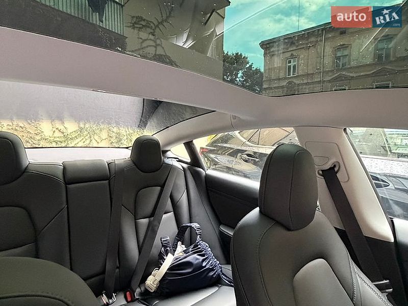 Седан Tesla Model 3 2023 в Львове