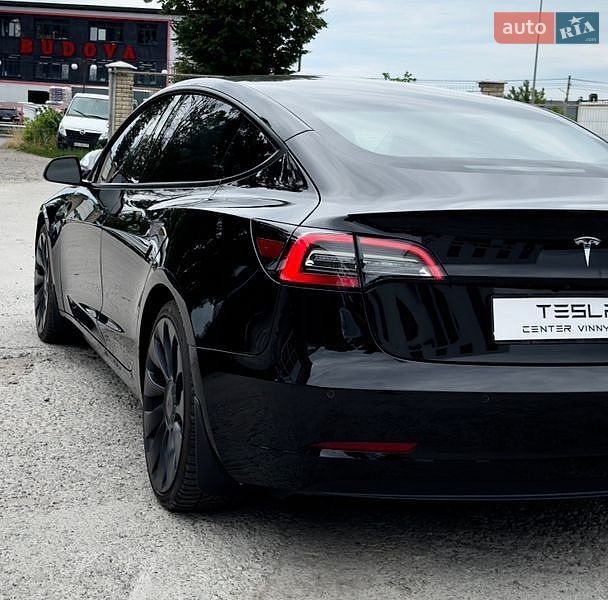 Седан Tesla Model 3 2022 в Вінниці