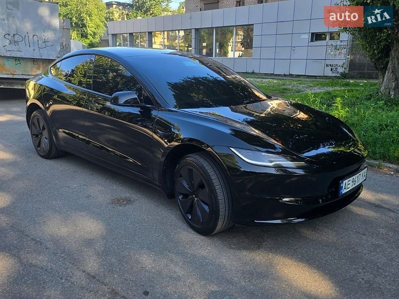 Седан Tesla Model 3 2024 в Днепре