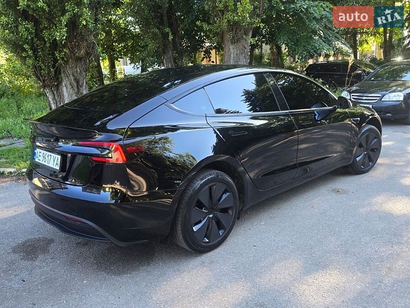 Седан Tesla Model 3 2024 в Днепре