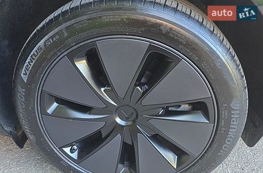 Седан Tesla Model 3 2024 в Днепре