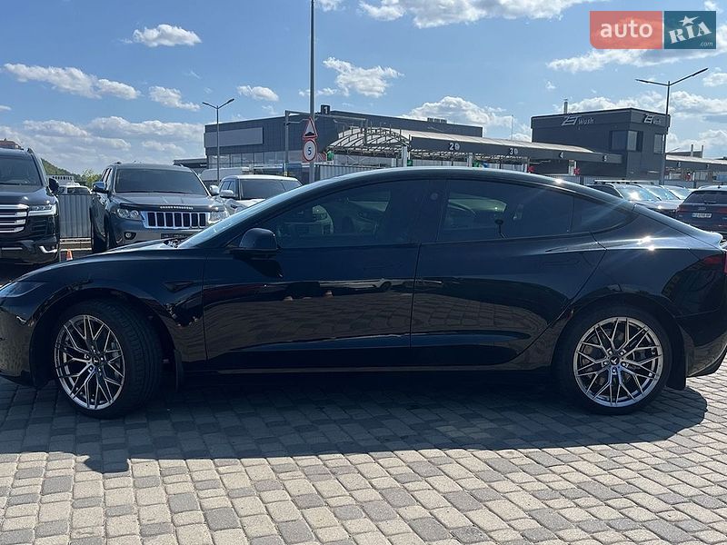 Седан Tesla Model 3 2024 в Мукачевому