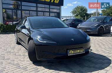 Седан Tesla Model 3 2024 в Мукачевому