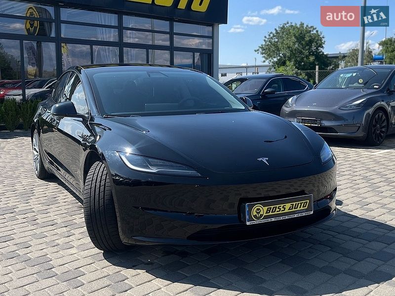 Седан Tesla Model 3 2024 в Мукачевому