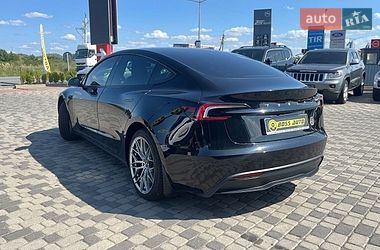 Седан Tesla Model 3 2024 в Мукачевому
