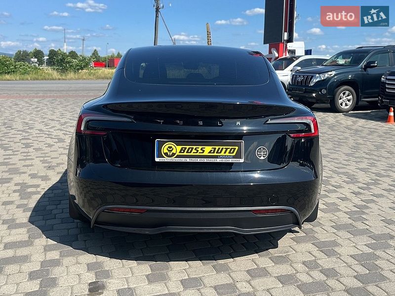 Седан Tesla Model 3 2024 в Мукачевому