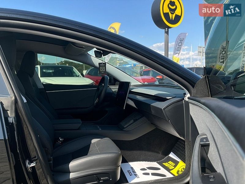 Седан Tesla Model 3 2024 в Мукачевому