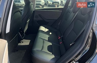 Седан Tesla Model 3 2024 в Мукачево
