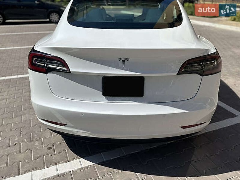 Седан Tesla Model 3 2019 в Киеве