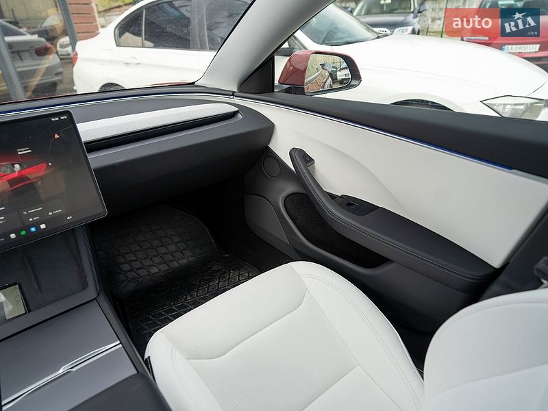 Седан Tesla Model 3 2024 в Киеве