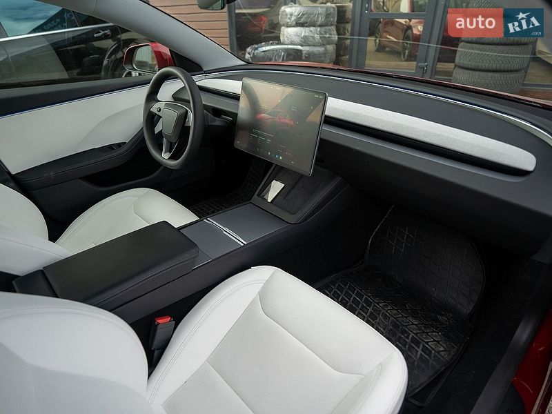 Седан Tesla Model 3 2024 в Киеве