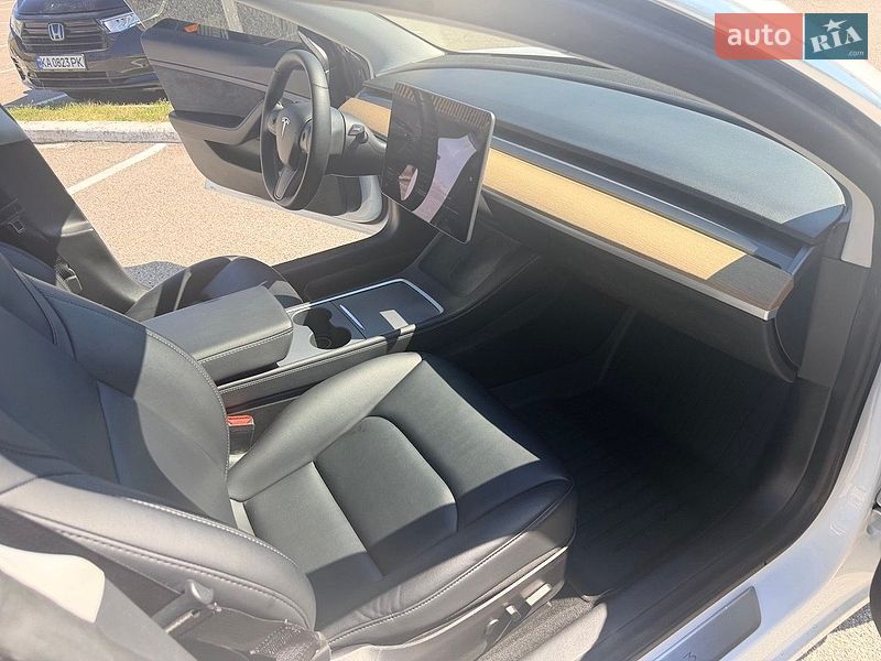 Седан Tesla Model 3 2020 в Киеве