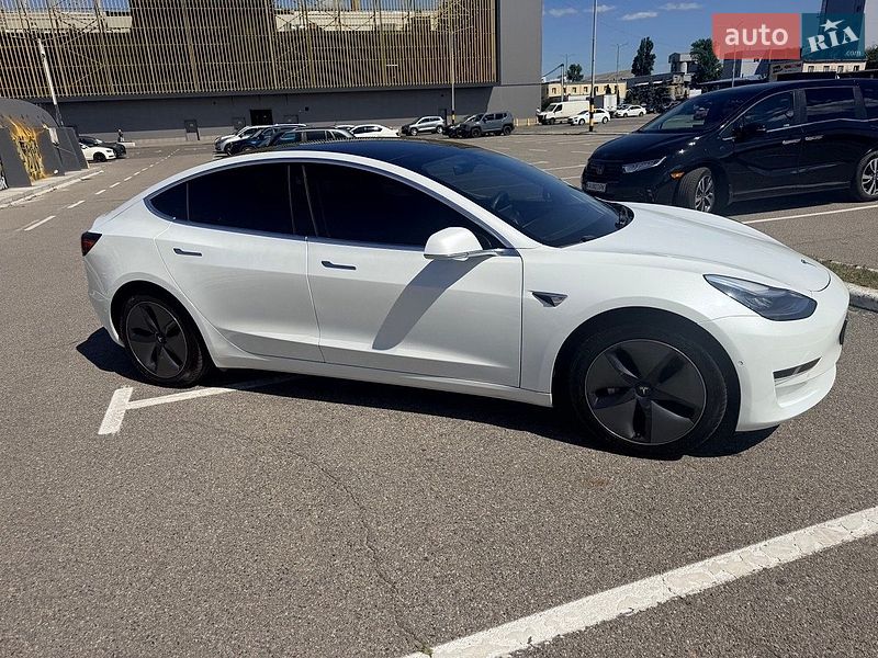 Седан Tesla Model 3 2020 в Киеве