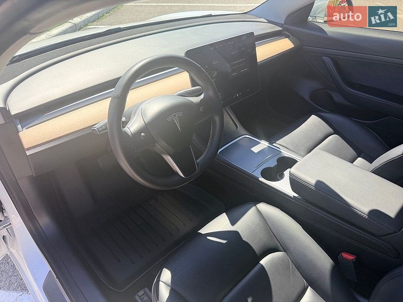 Седан Tesla Model 3 2020 в Киеве