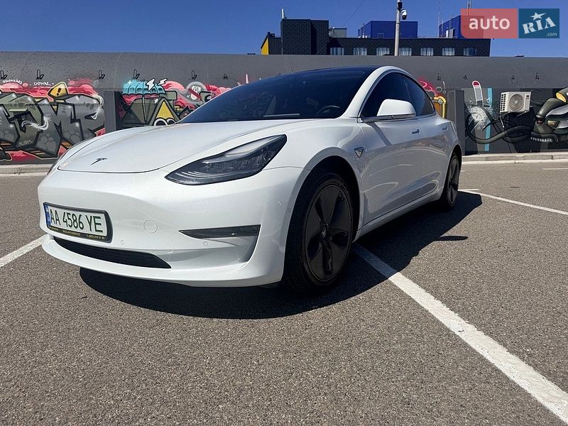 Седан Tesla Model 3 2020 в Киеве