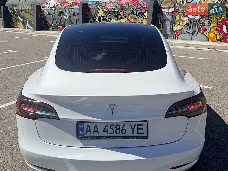 Седан Tesla Model 3 2020 в Киеве