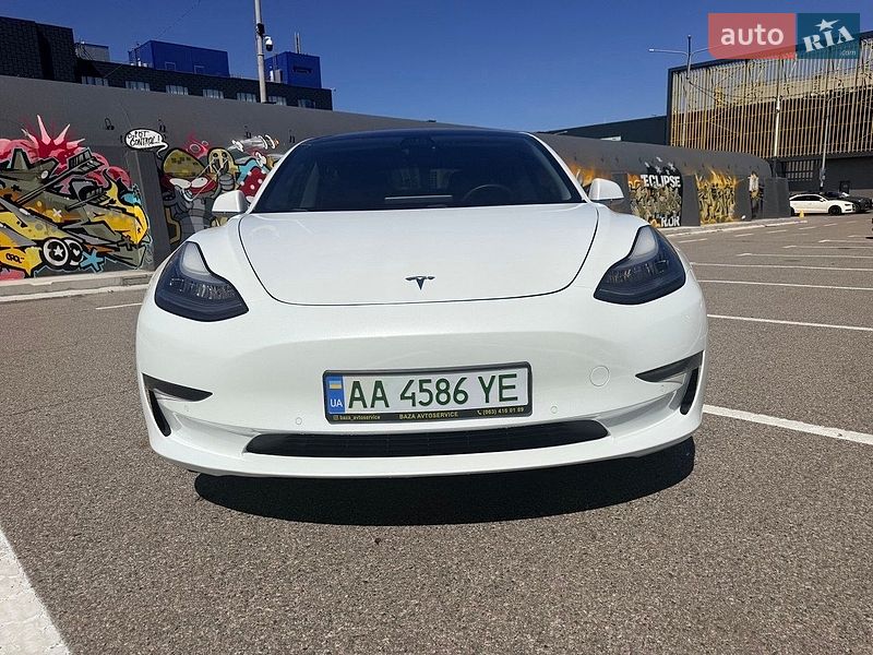 Седан Tesla Model 3 2020 в Киеве