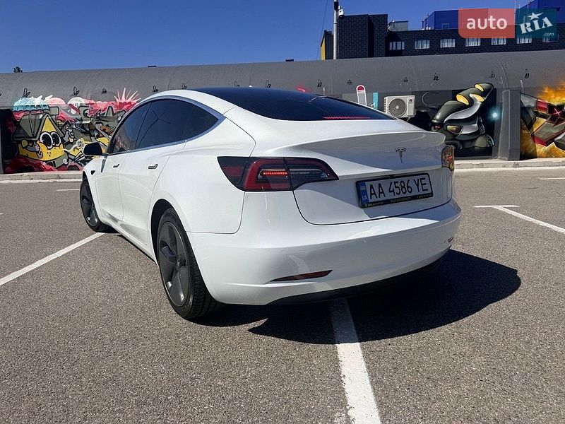 Седан Tesla Model 3 2020 в Киеве