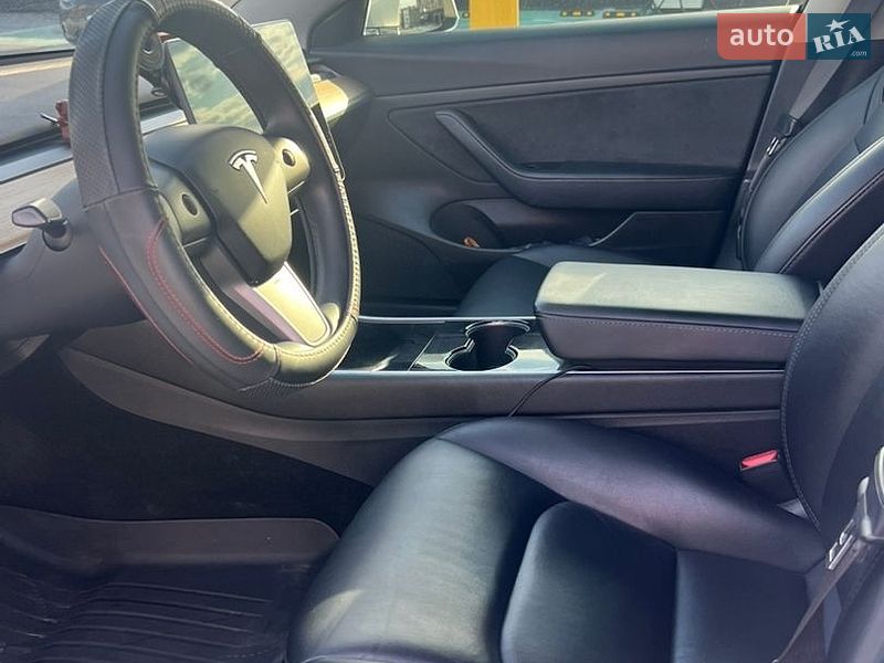 Седан Tesla Model 3 2020 в Киеве