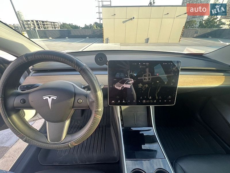 Седан Tesla Model 3 2020 в Киеве