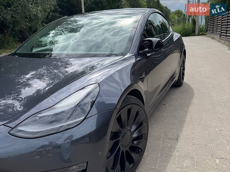 Седан Tesla Model 3 2021 в Львове