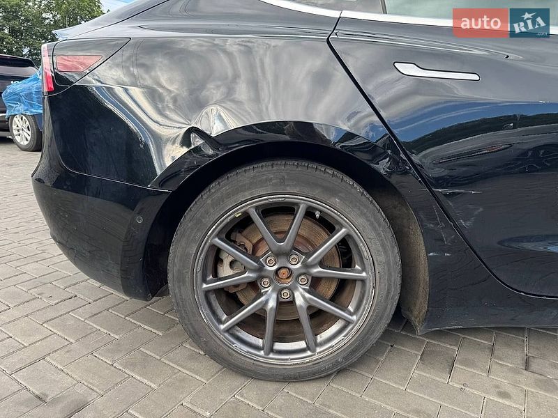 Седан Tesla Model 3 2020 в Луцке