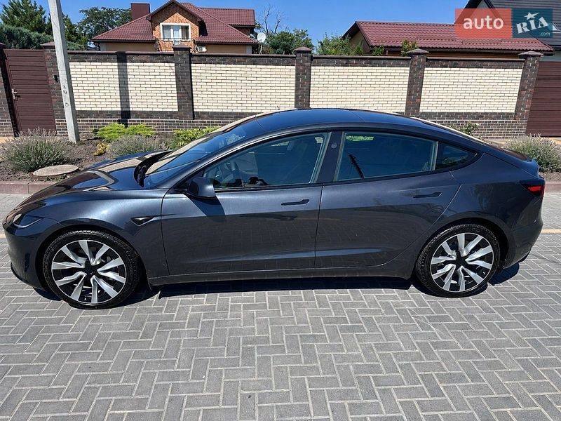 Седан Tesla Model 3 2025 в Кропивницькому
