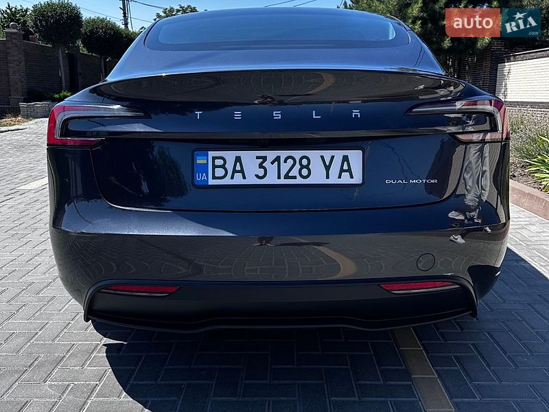 Седан Tesla Model 3 2025 в Кропивницькому