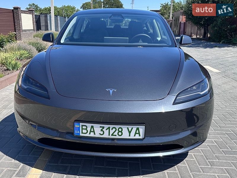 Седан Tesla Model 3 2025 в Кропивницькому